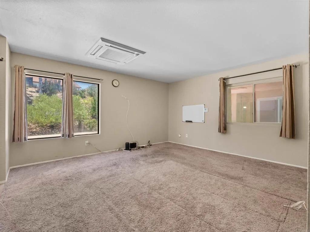 https://cdn.realtyfeed.com/cdn/127/306749969/4be7052cfa6afadf522bc6ee0323310e.webp