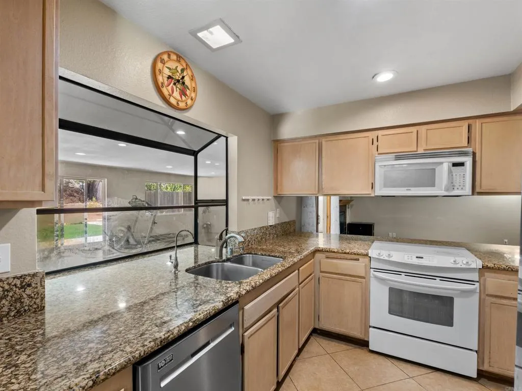 https://cdn.realtyfeed.com/cdn/127/306749969/badce5ff9f2d3257a6da63f6c043b9f9.webp