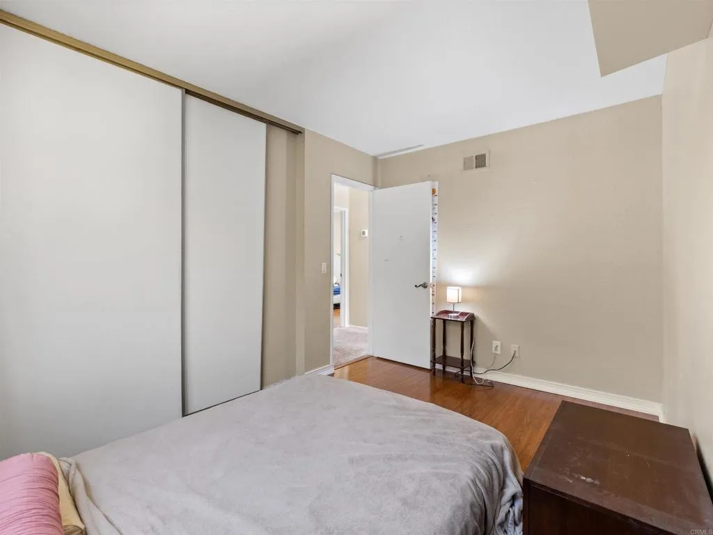 https://cdn.realtyfeed.com/cdn/127/306749969/e5bf0d4d24149d2b04d793efe575fe1e.webp