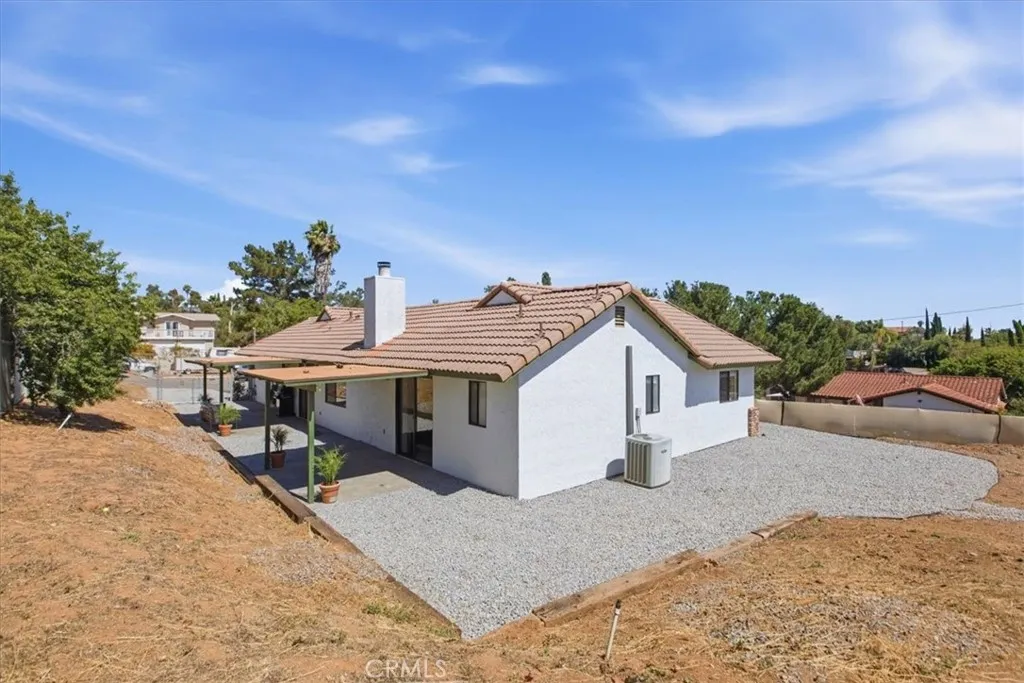 https://cdn.realtyfeed.com/cdn/127/306749974/8e6a4bb8a422966281a45392bcec5193.webp