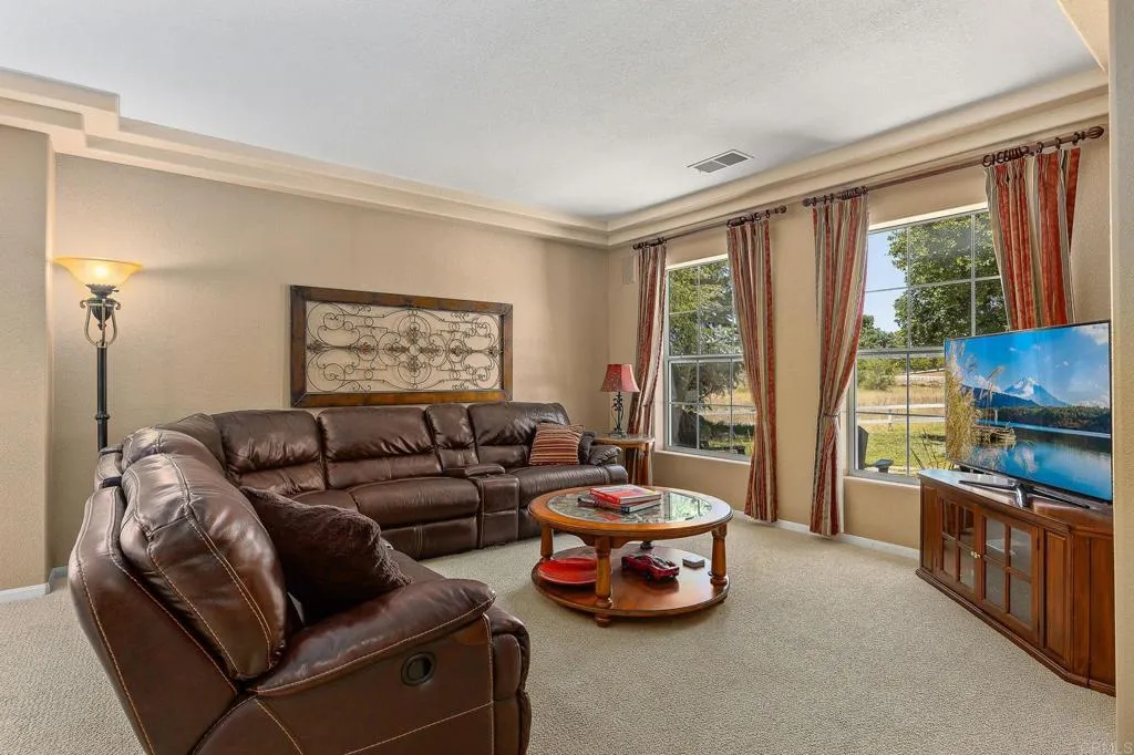 https://cdn.realtyfeed.com/cdn/127/306750068/15ffbdeb5f1203639782c54eb22b81e6.webp