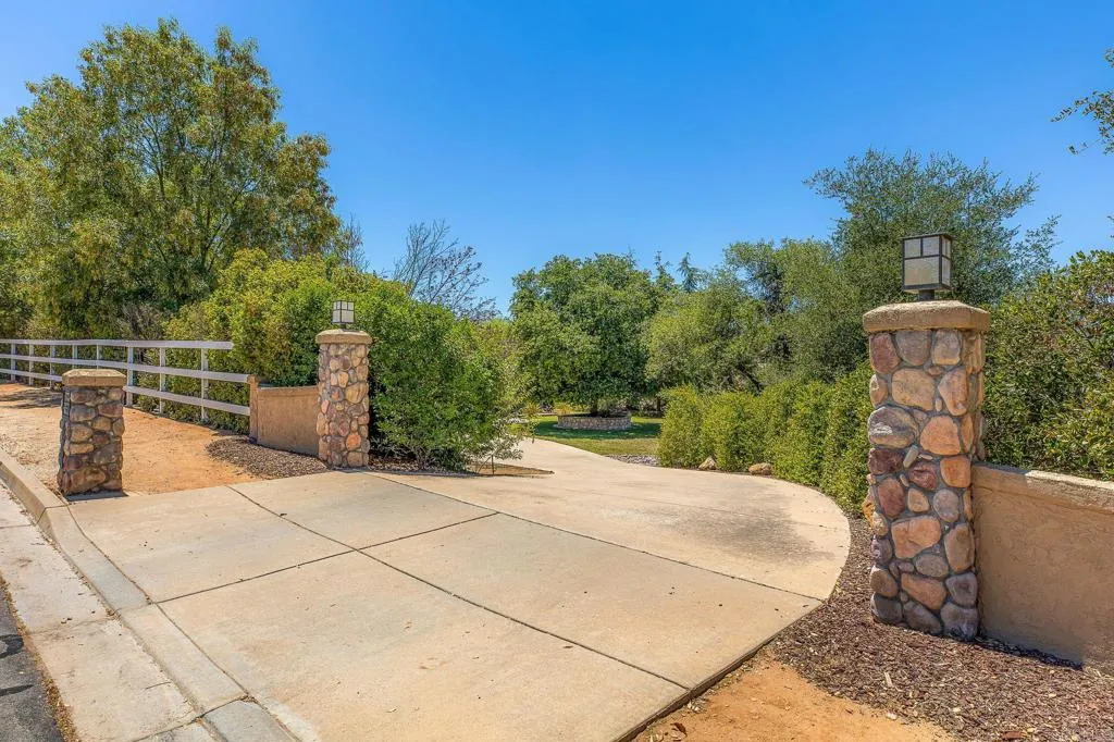 https://cdn.realtyfeed.com/cdn/127/306750068/1a386f1054974357e09c141073a43f8c.webp