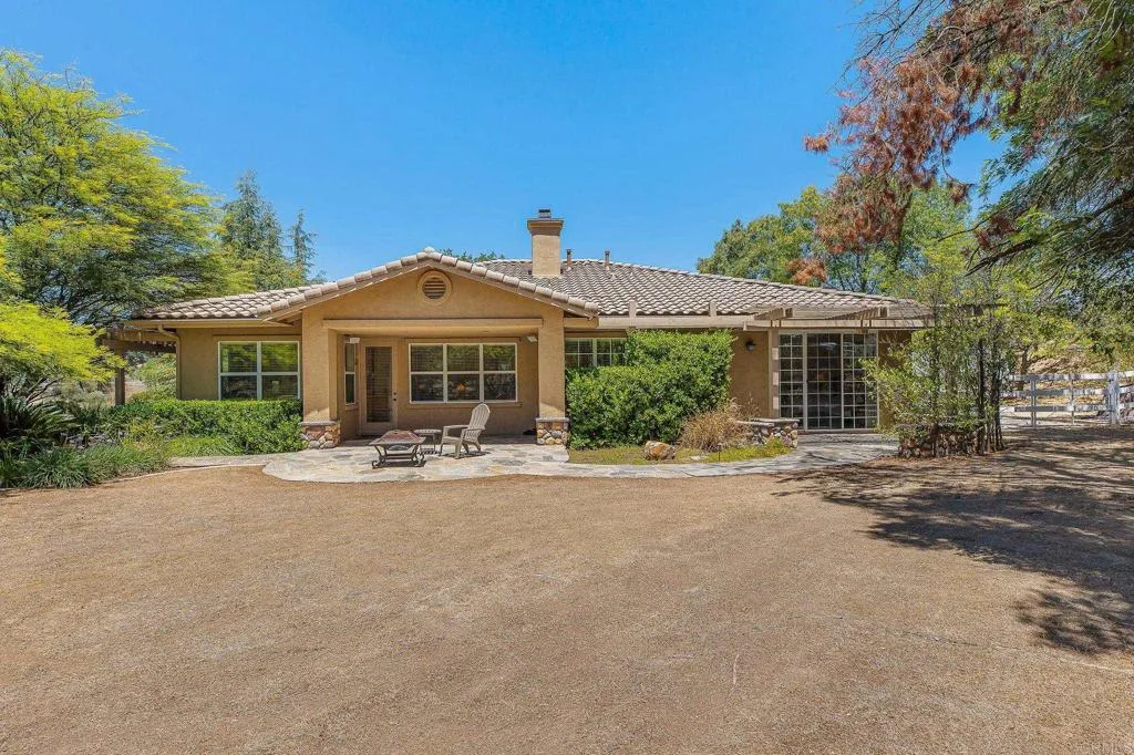 https://cdn.realtyfeed.com/cdn/127/306750068/4a9270f7950a661a7509121f8b673bb4.webp