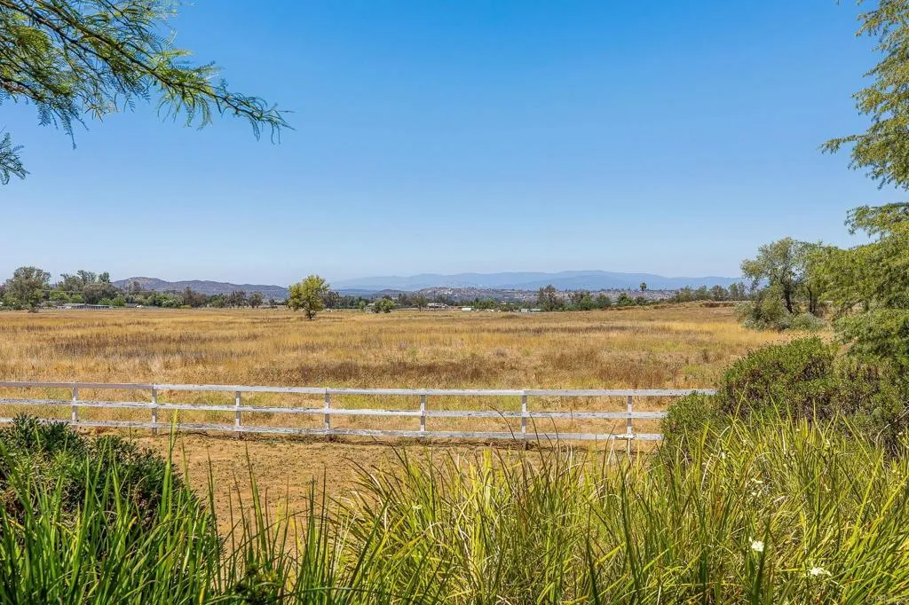 https://cdn.realtyfeed.com/cdn/127/306750068/643b9005acda7253c91599a189edd5d7.webp