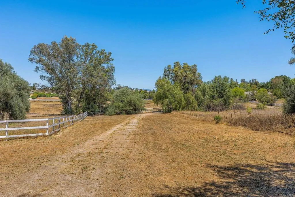 https://cdn.realtyfeed.com/cdn/127/306750068/91616e6c6c07f0b1a16207afc8b2e182.webp