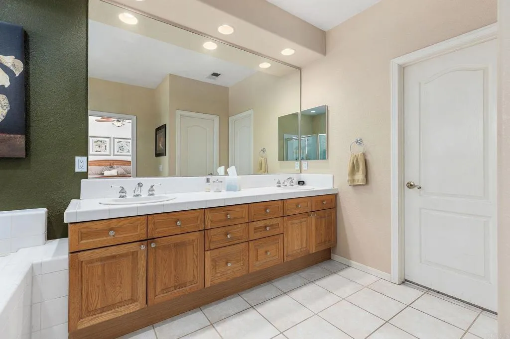 https://cdn.realtyfeed.com/cdn/127/306750068/b4ebc34a7b6871f2cbec8d81948b86ea.webp