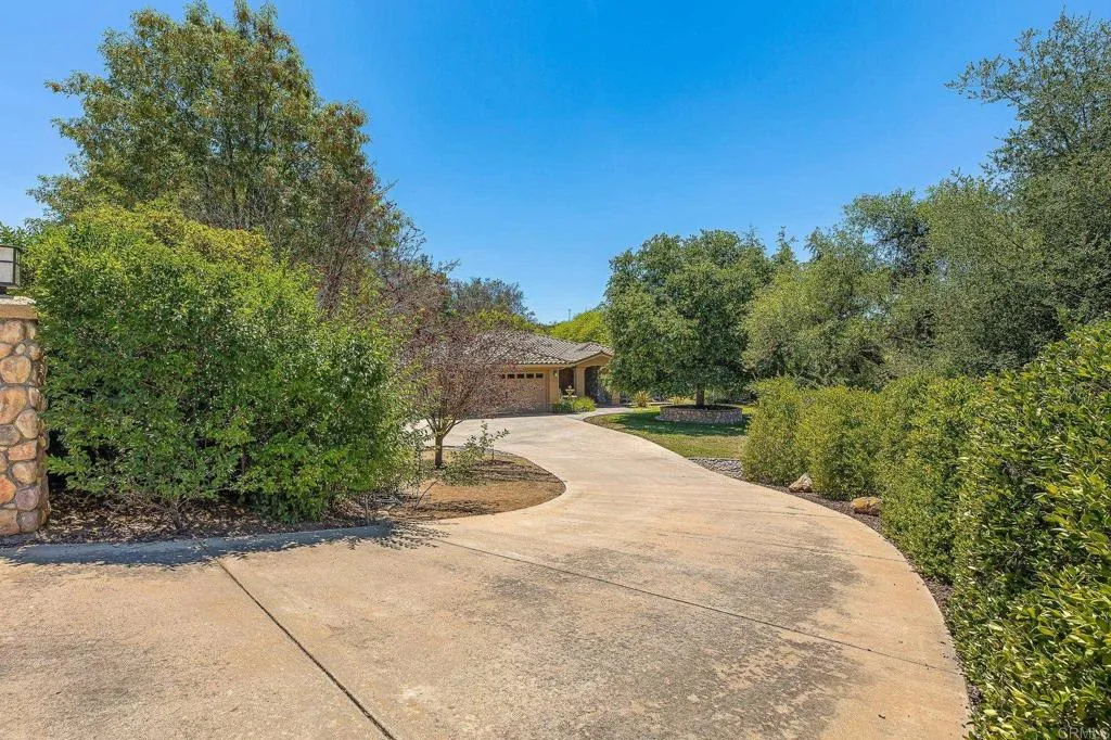https://cdn.realtyfeed.com/cdn/127/306750068/e83ea00be963a5a3ed1a8c670aa2923b.webp