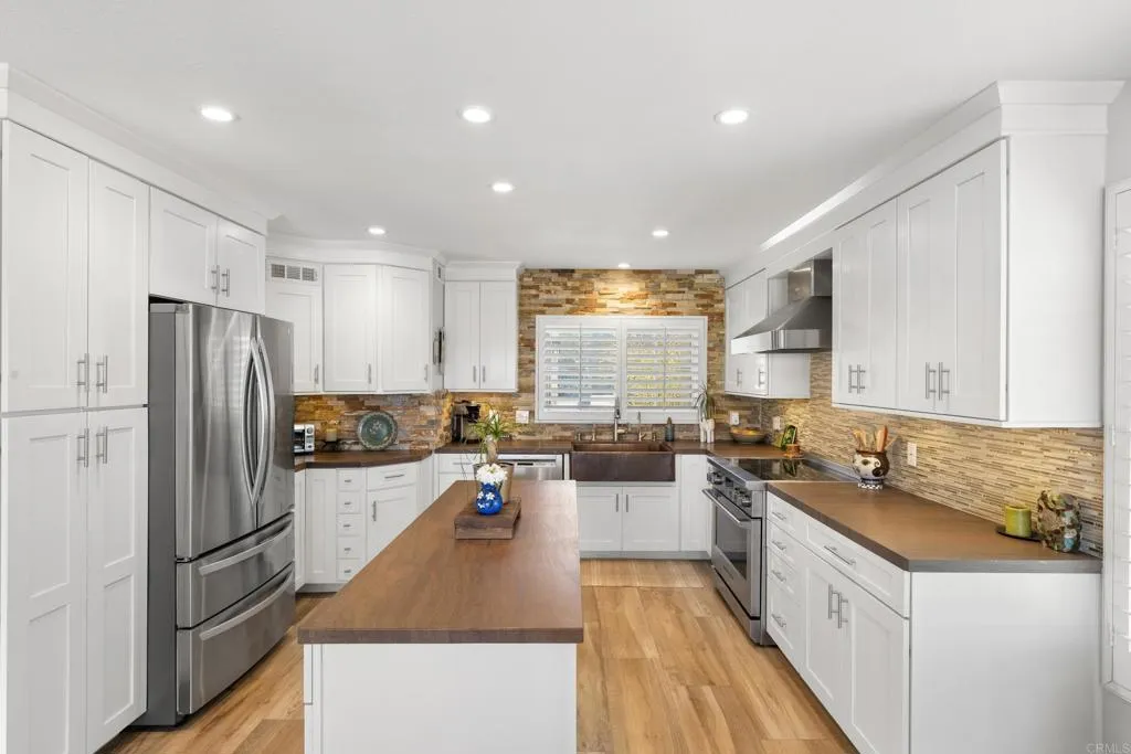 https://cdn.realtyfeed.com/cdn/127/306750074/4edc9819d10da1b8792228cc8c7c158f.webp