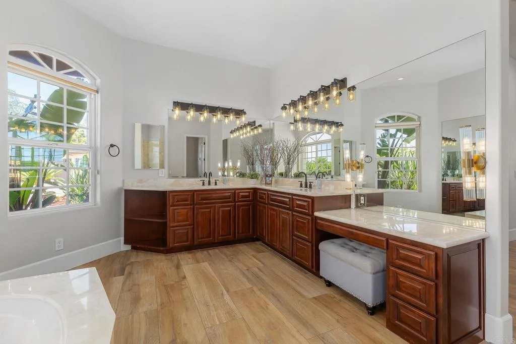 https://cdn.realtyfeed.com/cdn/127/306750085/977944ab54b0c084d53d93e966f9d697.webp