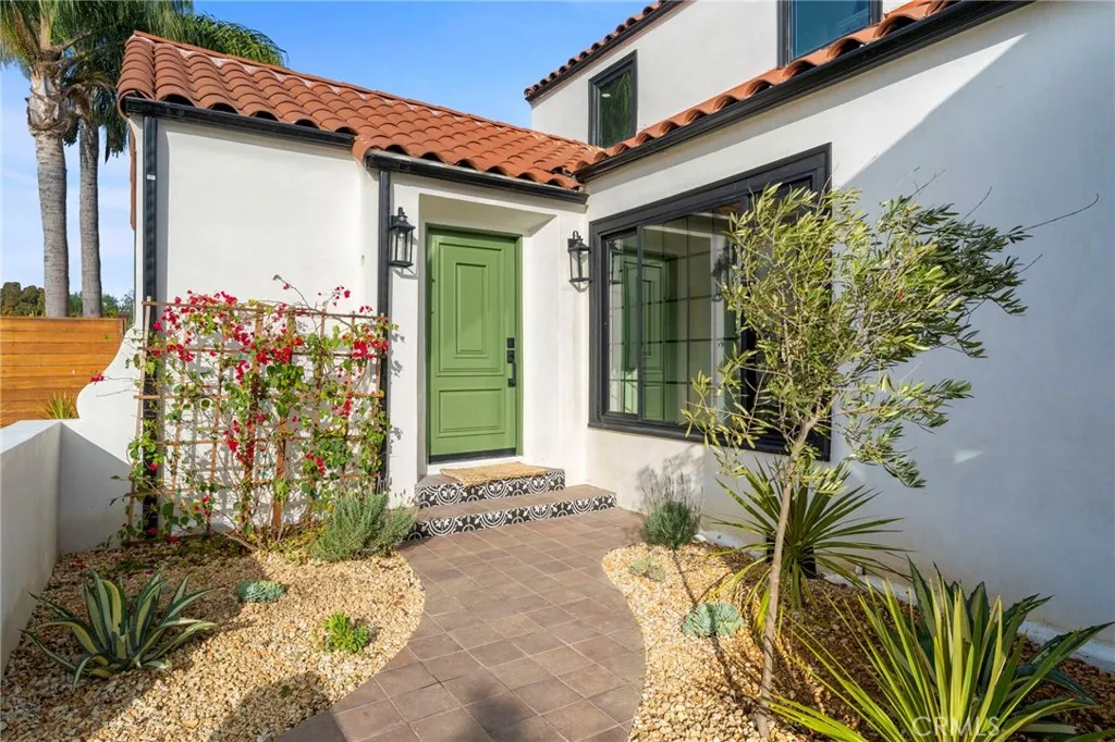 5334 Hillcrest Drive, Los Angeles, CA 90043 - Photo 2 of 37, Los Angeles, CA