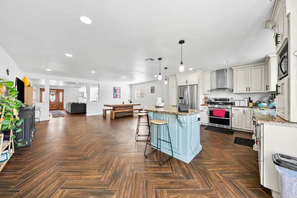 https://cdn.realtyfeed.com/cdn/127/306750257/496b1f929ffacebde26ac762b681a390.webp