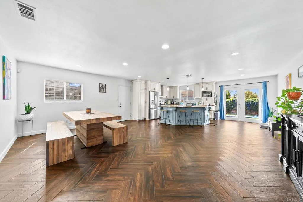 https://cdn.realtyfeed.com/cdn/127/306750257/4d981842c7b50f0cf6fe507e333dc264.webp