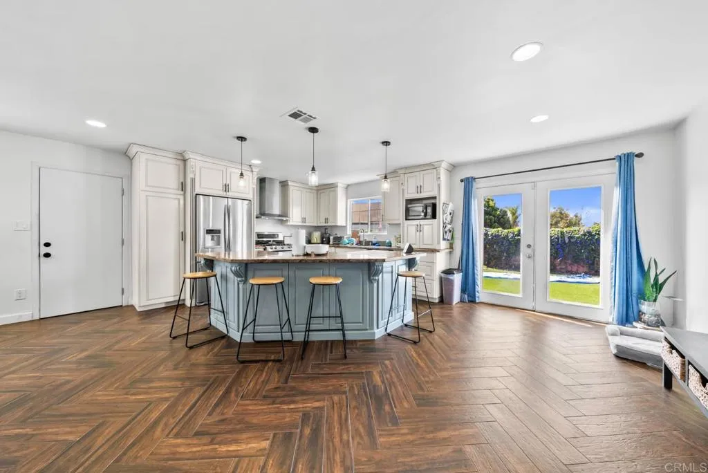 https://cdn.realtyfeed.com/cdn/127/306750257/d43c688612984f154de2a9c5b2988ea2.webp