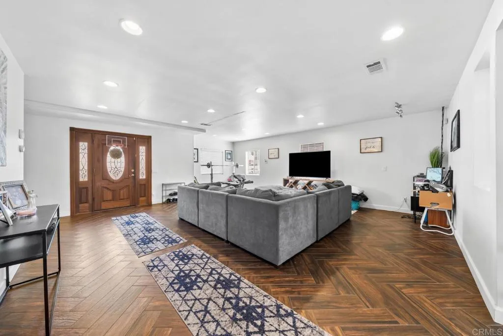 https://cdn.realtyfeed.com/cdn/127/306750257/f537059ee740d5d598905f63c570c8da.webp