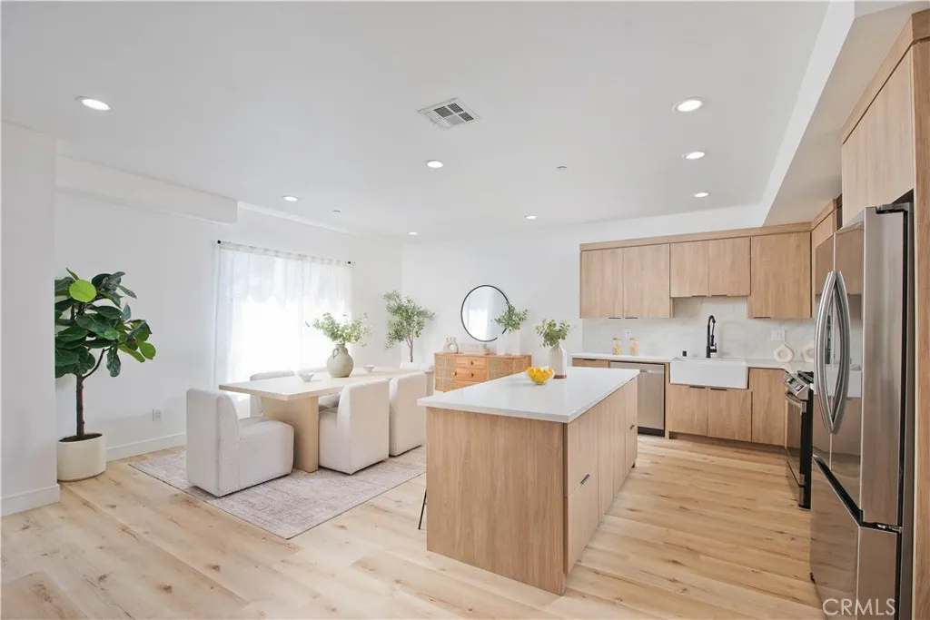 542 N Serrano Avenue, Los Angeles, CA 90004 - Photo 2 of 19, Los Angeles, CA