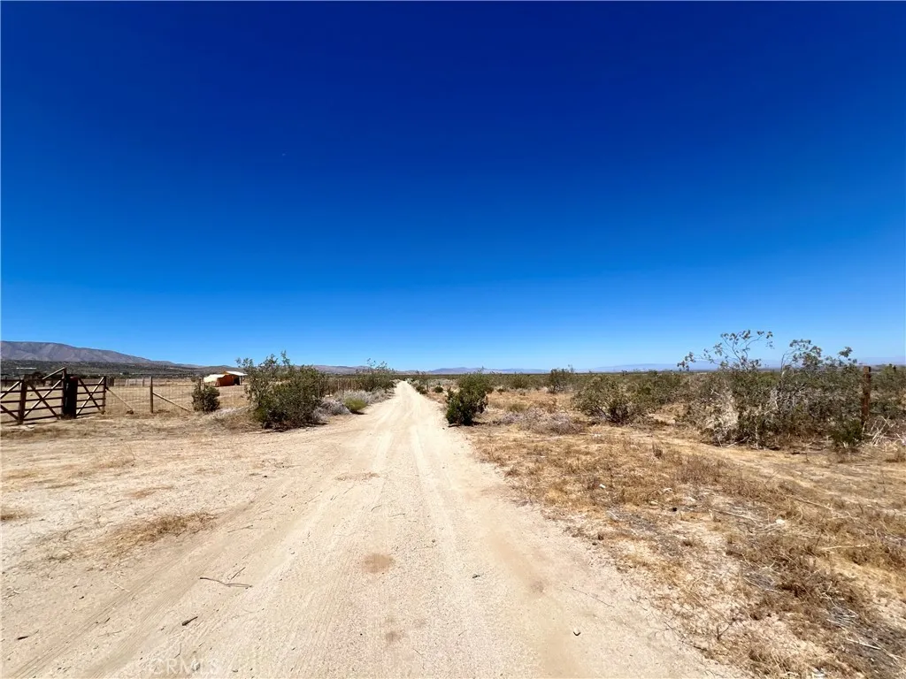 33501 165th Street E, Llano, CA 93544 - Photo 2 of 10, Llano, CA
