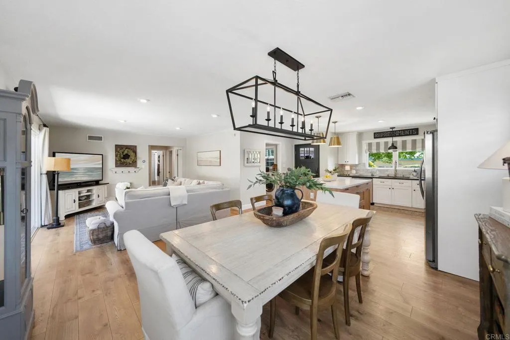 https://cdn.realtyfeed.com/cdn/127/306750367/d34e3c4e8dbadea3c50b650bd6ea038d.webp