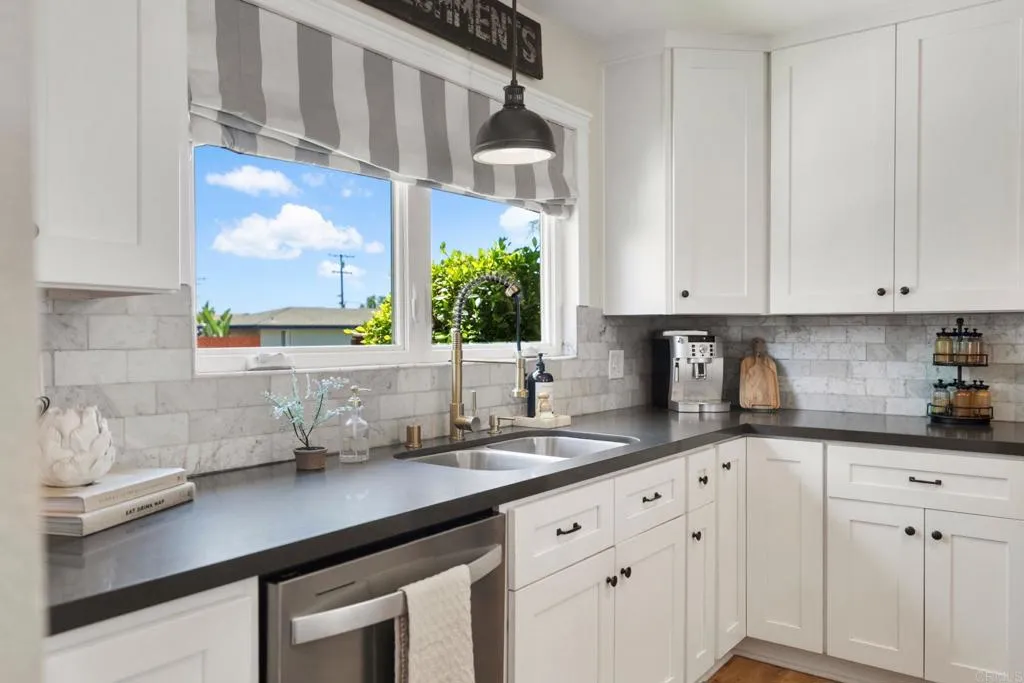 https://cdn.realtyfeed.com/cdn/127/306750367/d4f5e837bcba200ee36f416f6ec6a714.webp