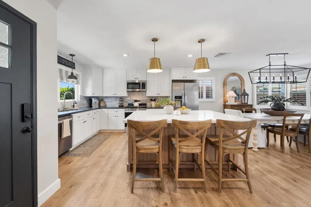 https://cdn.realtyfeed.com/cdn/127/306750367/ef01007a654d0f9437f2b6f9df47514b.webp