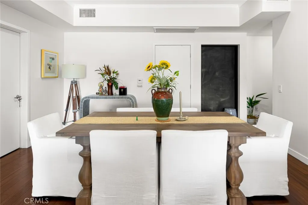 5016 Bakman Unit 404, North Hollywood, CA 91601 - Photo 4 of 27, North Hollywood, CA