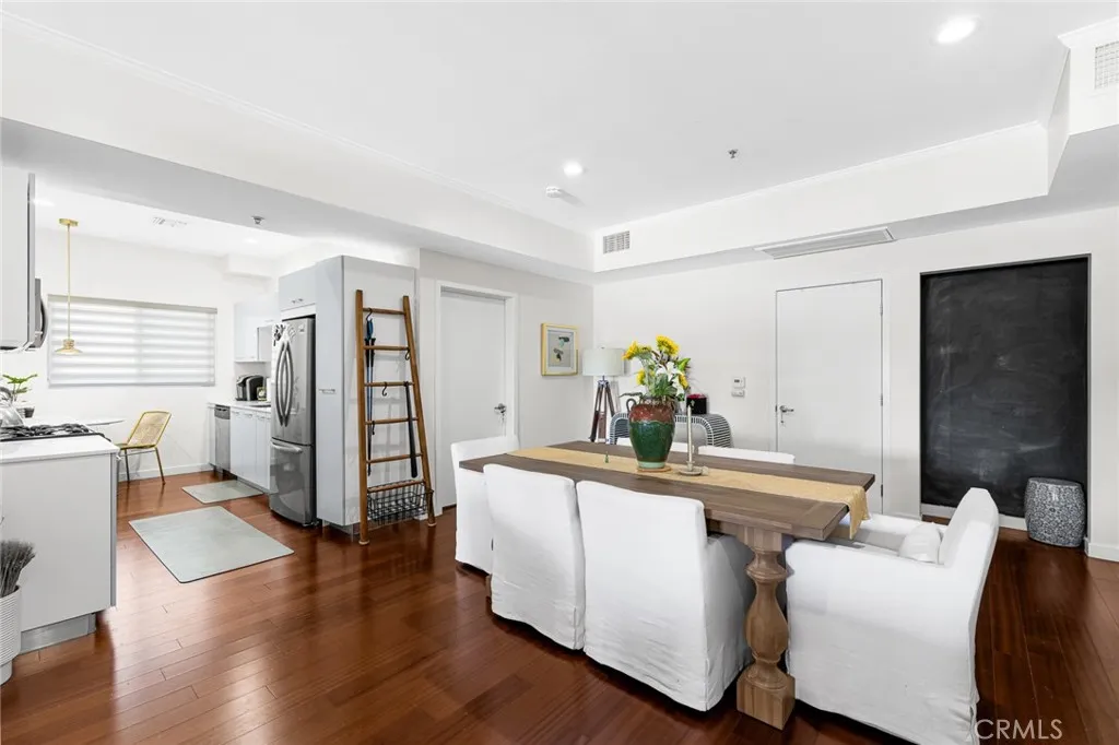 5016 Bakman Unit 404, North Hollywood, CA 91601 - Photo 3 of 27, North Hollywood, CA
