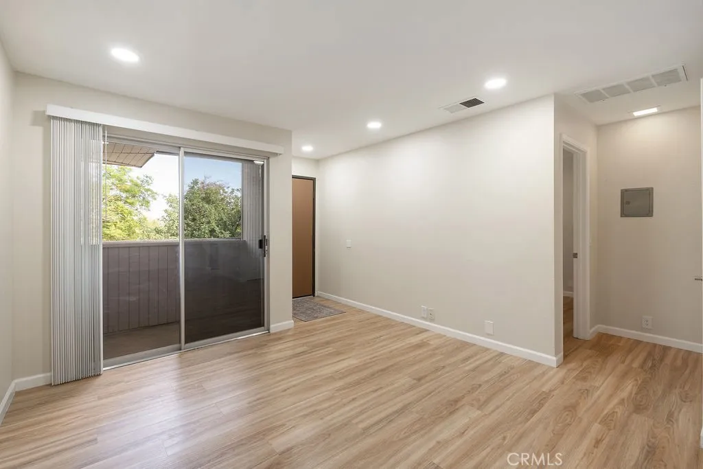 2825 N Los Felices #205 Unit 205, Palm Springs, CA 92262 - Photo 3 of 18, Palm Springs, CA