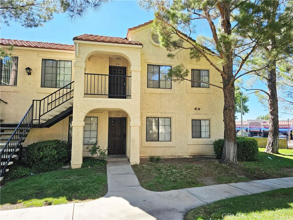 2554 Olive Drive Unit 19, Palmdale, CA 93550 - Main photo, Palmdale, CA
