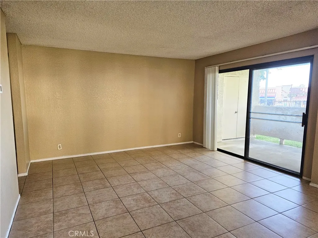 2554 Olive Drive Unit 19, Palmdale, CA 93550 - Photo 5 of 24, Palmdale, CA