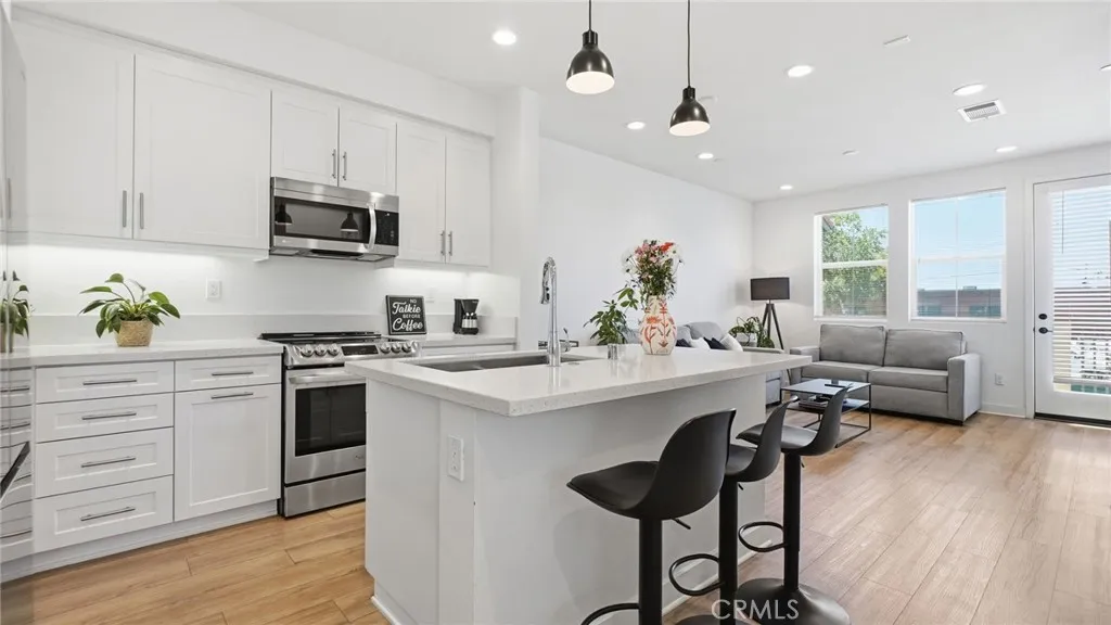 2560 Valentina, Commerce, CA 90040 - Main photo, Commerce, CA