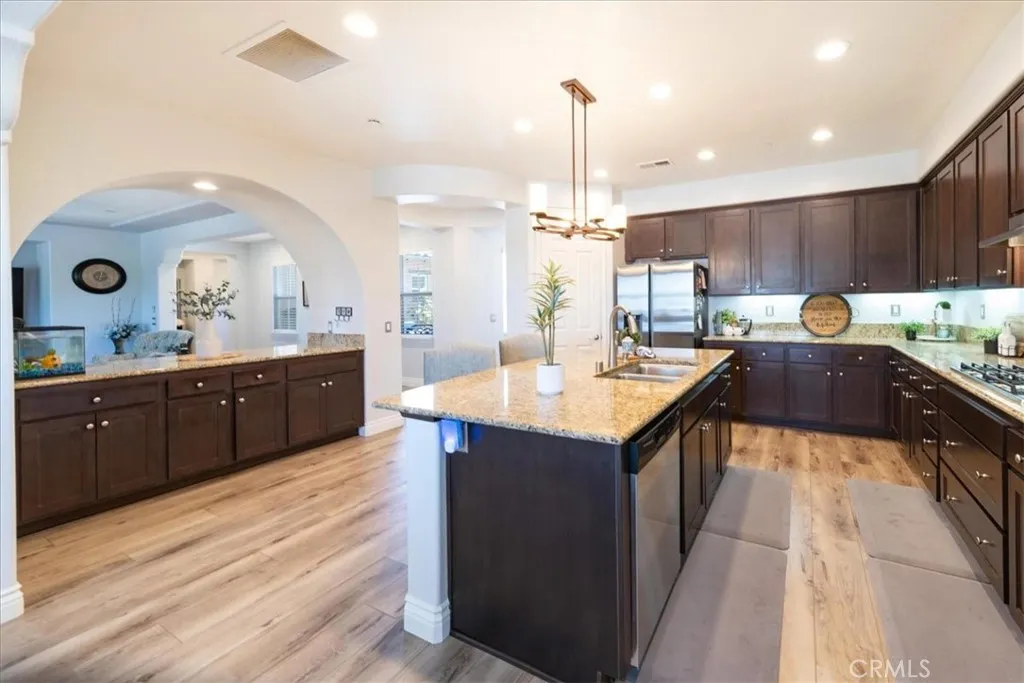 https://cdn.realtyfeed.com/cdn/127/306750452/ba4c64204c9074738f39a46e5dbe0e44.webp