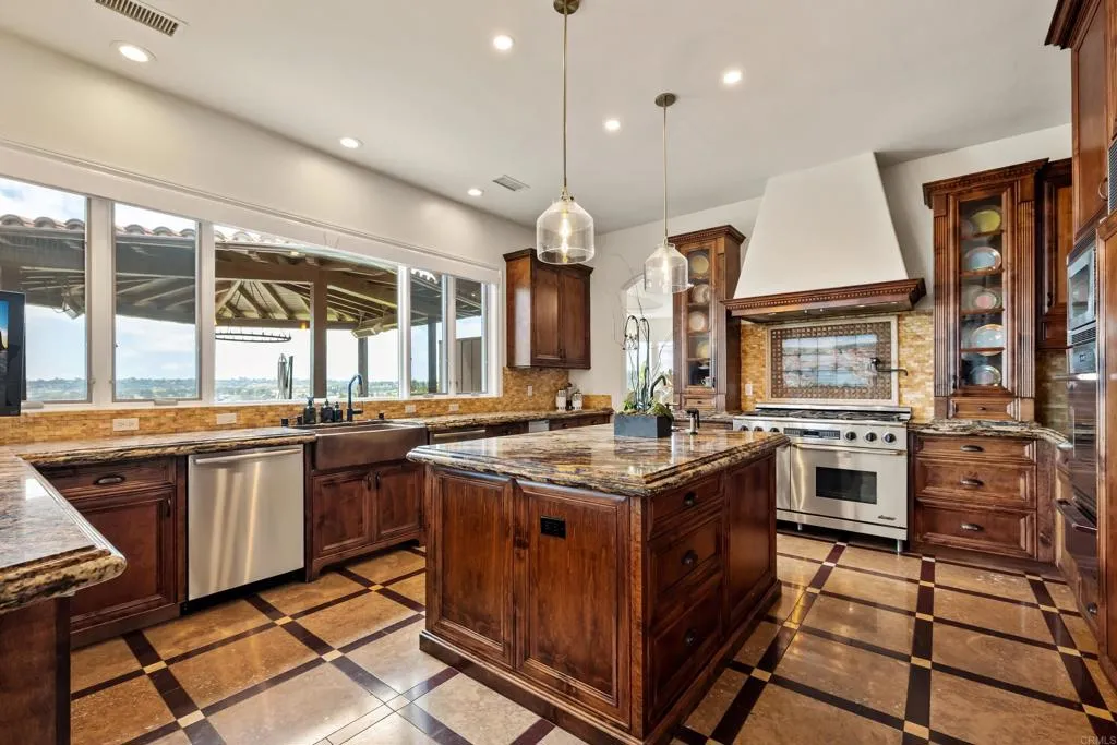 https://cdn.realtyfeed.com/cdn/127/306750454/66615422b68e270cbf8a98abf3da68ef.webp