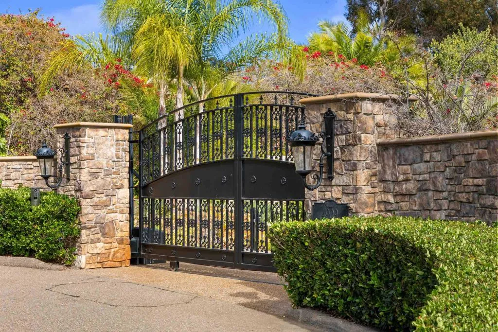 https://cdn.realtyfeed.com/cdn/127/306750454/9d63e975a3a15ada1157fb28053d8915.webp