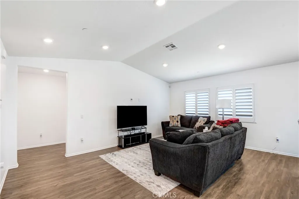 584 Directo, San Jacinto, CA 92583 - Photo 4 of 20, San Jacinto, CA