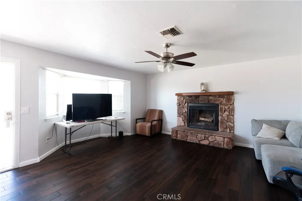 16255 Teton, Victorville, CA 92395 - Photo 5 of 26, Victorville, CA