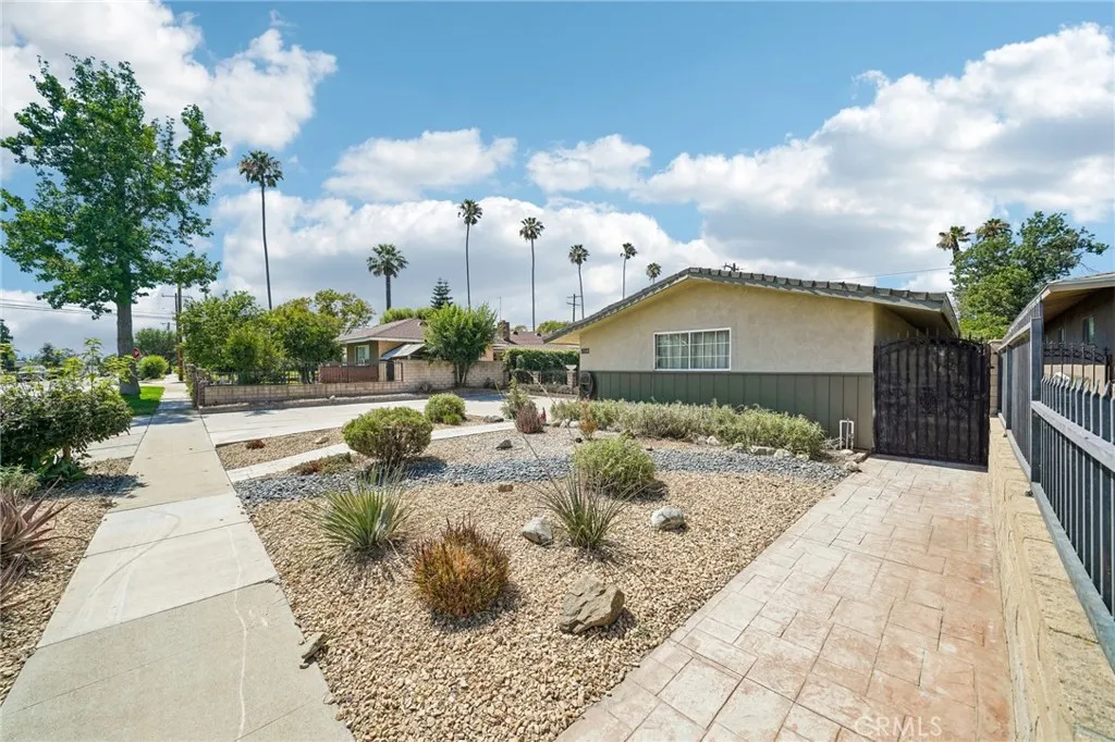 17316 Hawthorne Avenue, Fontana, CA 92335 - Photo 5 of 75, Fontana, CA