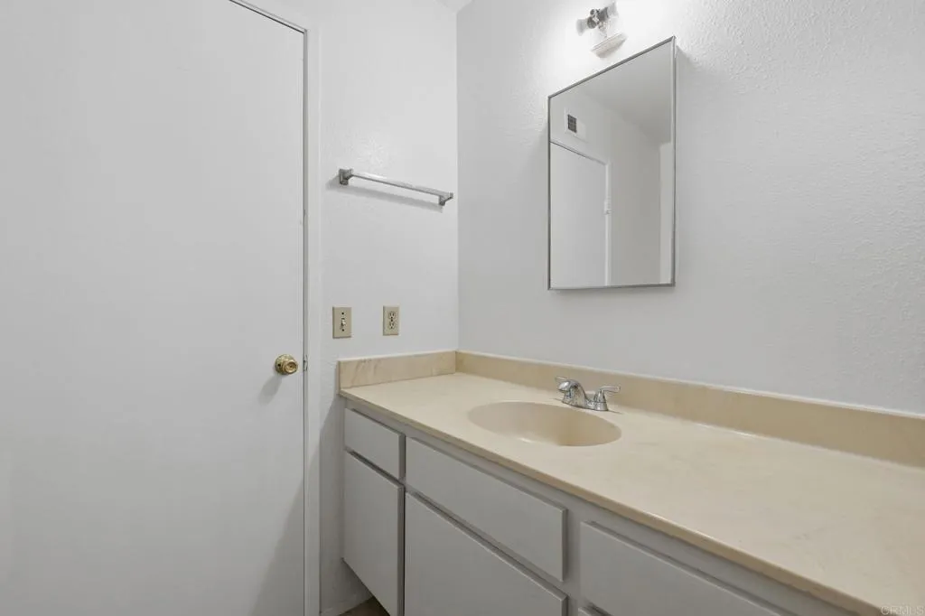 https://cdn.realtyfeed.com/cdn/127/306750565/455f435ba25b2b0ba5d3718a043d5e3c.webp