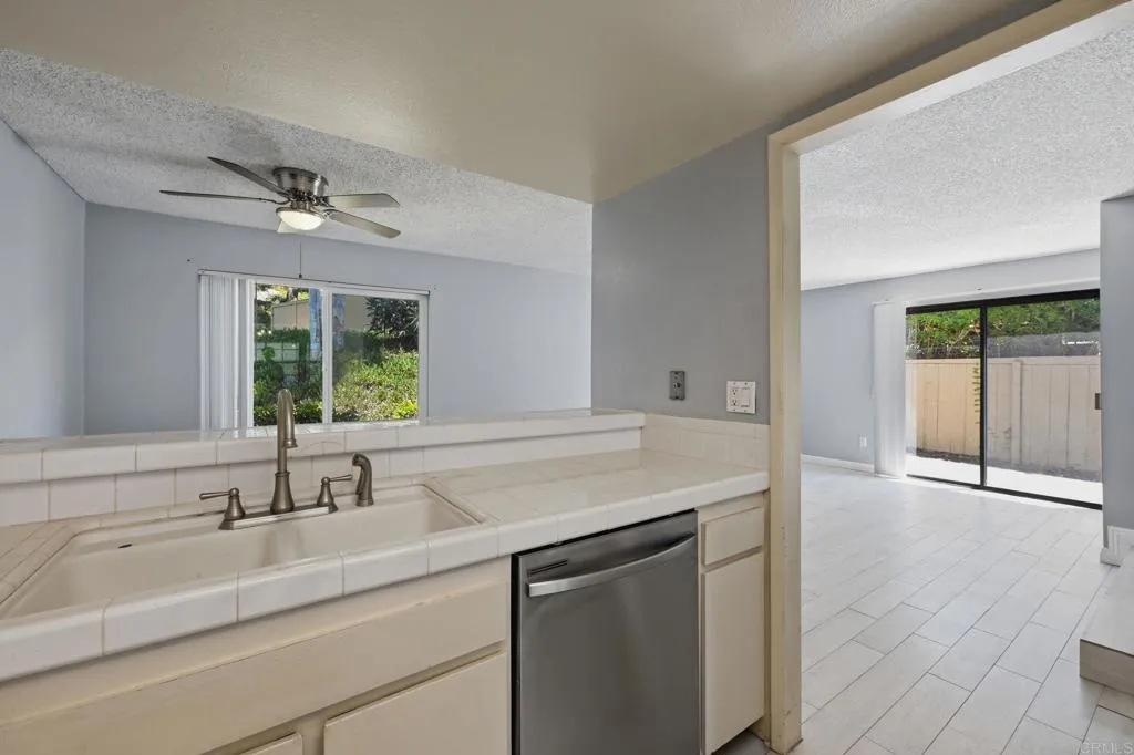 https://cdn.realtyfeed.com/cdn/127/306750565/49ab92281ddf7cbfef5abcec806da9d4.webp
