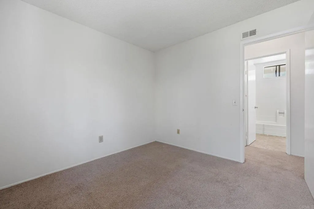 https://cdn.realtyfeed.com/cdn/127/306750565/ad60adac99ba7cfadfcaf9e8c65ed1c2.webp