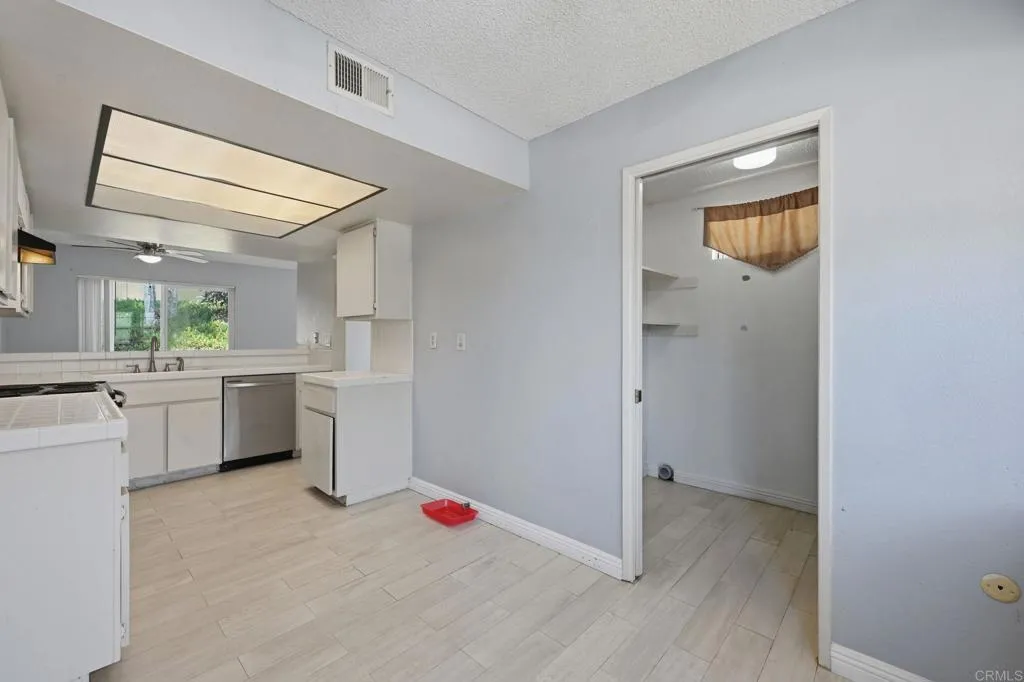 https://cdn.realtyfeed.com/cdn/127/306750565/cd82d1be7eb31f0d9dfeff6a772e2cc7.webp