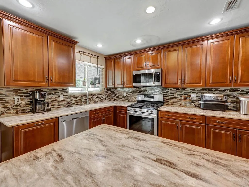 https://cdn.realtyfeed.com/cdn/127/306750586/15d24933687ad61a3aa3fef05eeb56e3.webp
