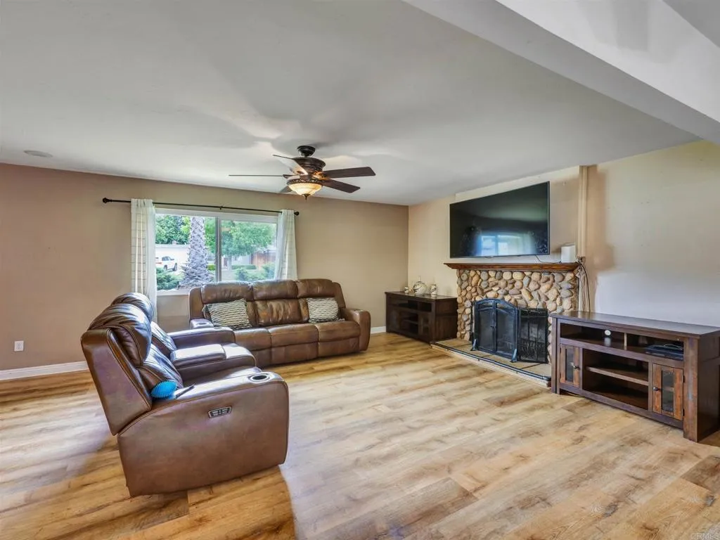 https://cdn.realtyfeed.com/cdn/127/306750586/5c94f8cc4e7b8d9de1d6fe952e69235d.webp