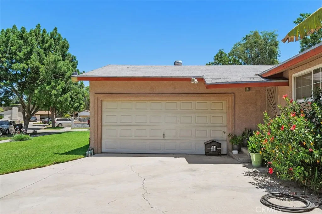 3818 N Ogden Way, Riverside, CA 92501 - Photo 4 of 28, Riverside, CA