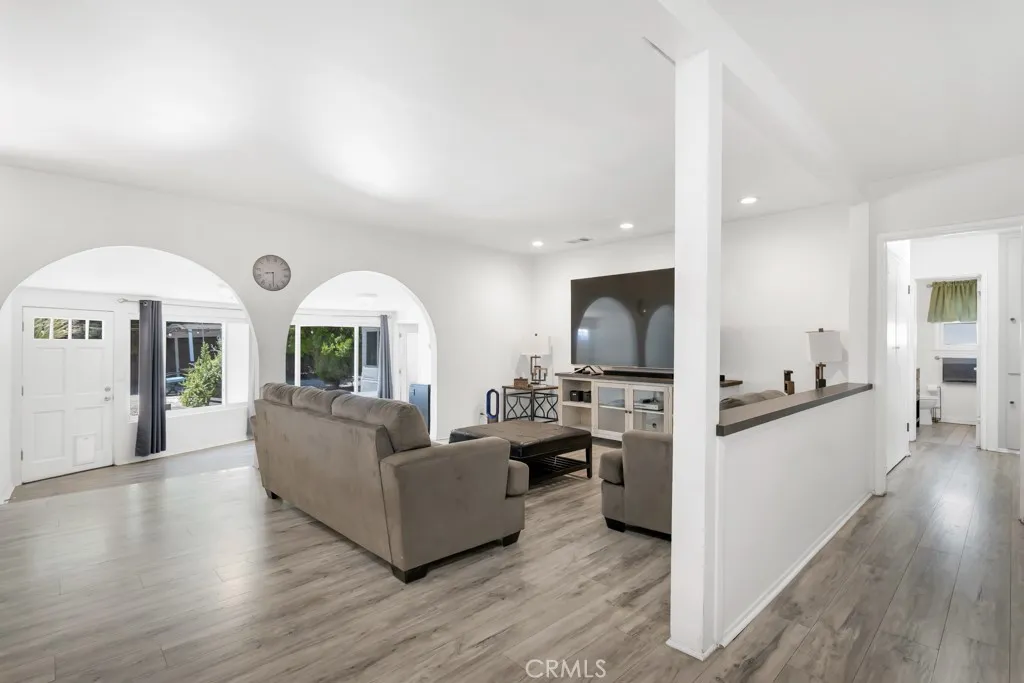 7533 Hatillo Avenue, Winnetka, CA 91306 - Photo 4 of 29, Winnetka, CA