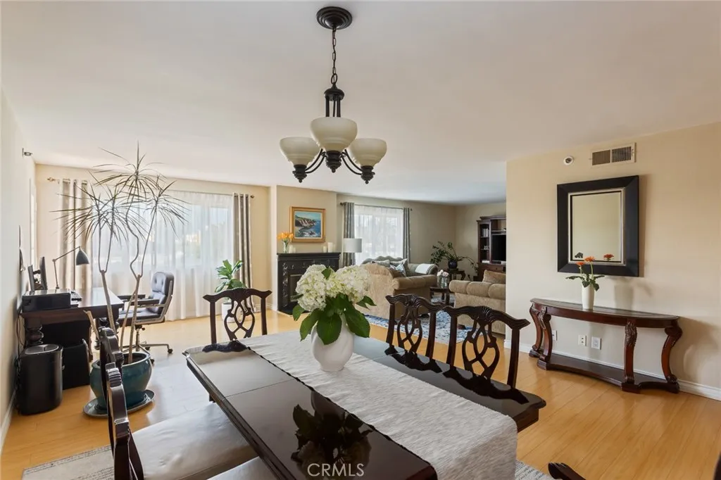 726 Elm Avenue Unit 404, Long Beach, CA 90813 - Main photo, Long Beach, CA