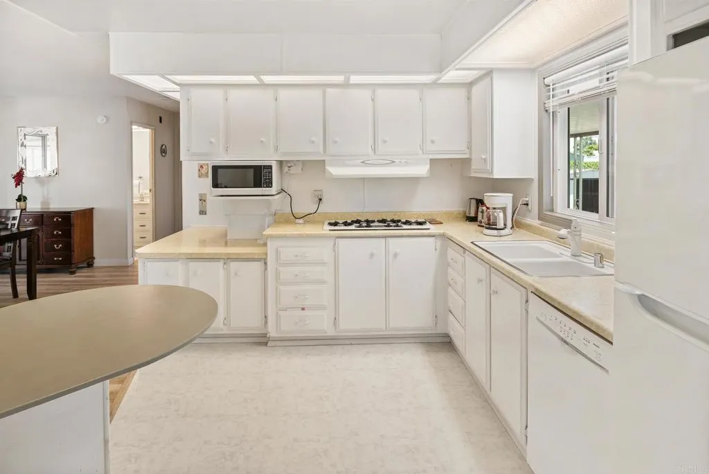 https://cdn.realtyfeed.com/cdn/127/306750644/0296edd211c13c7f63fb56d368b51797.webp