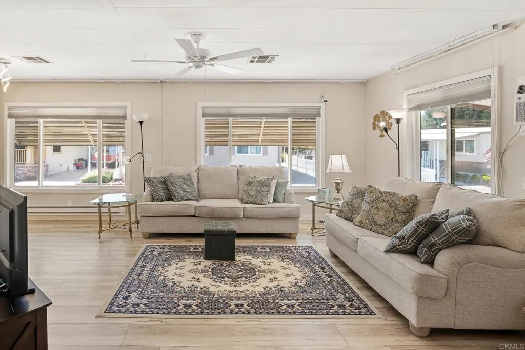 https://cdn.realtyfeed.com/cdn/127/306750644/208c9e6097e2ab54133713e67fa35937.webp