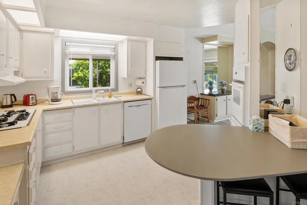 https://cdn.realtyfeed.com/cdn/127/306750644/35049382c5f7317454a9e5e75049d54d.webp