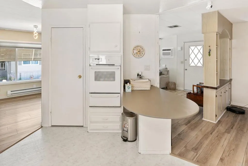 https://cdn.realtyfeed.com/cdn/127/306750644/674ef69075cb21eb506e4790b5bfd237.webp