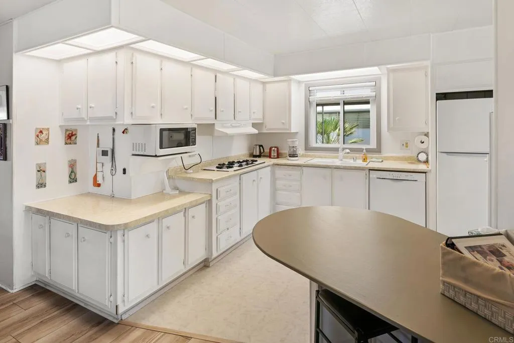 https://cdn.realtyfeed.com/cdn/127/306750644/6bede9e29746efb12d8a3539e2519960.webp