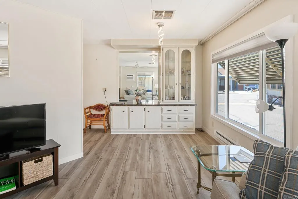 https://cdn.realtyfeed.com/cdn/127/306750644/7c25b320036f1b320fb3633c804cff41.webp